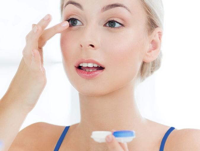 How_to_avoid_ripping_your_contact_lenses_row_1