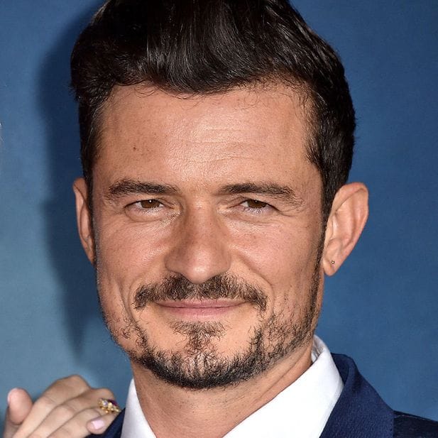 Celebrities_and_coloured_lenses_row_8