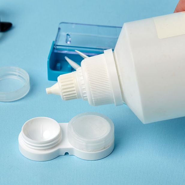 Wearing_lenses_during_pregnancy_row_6